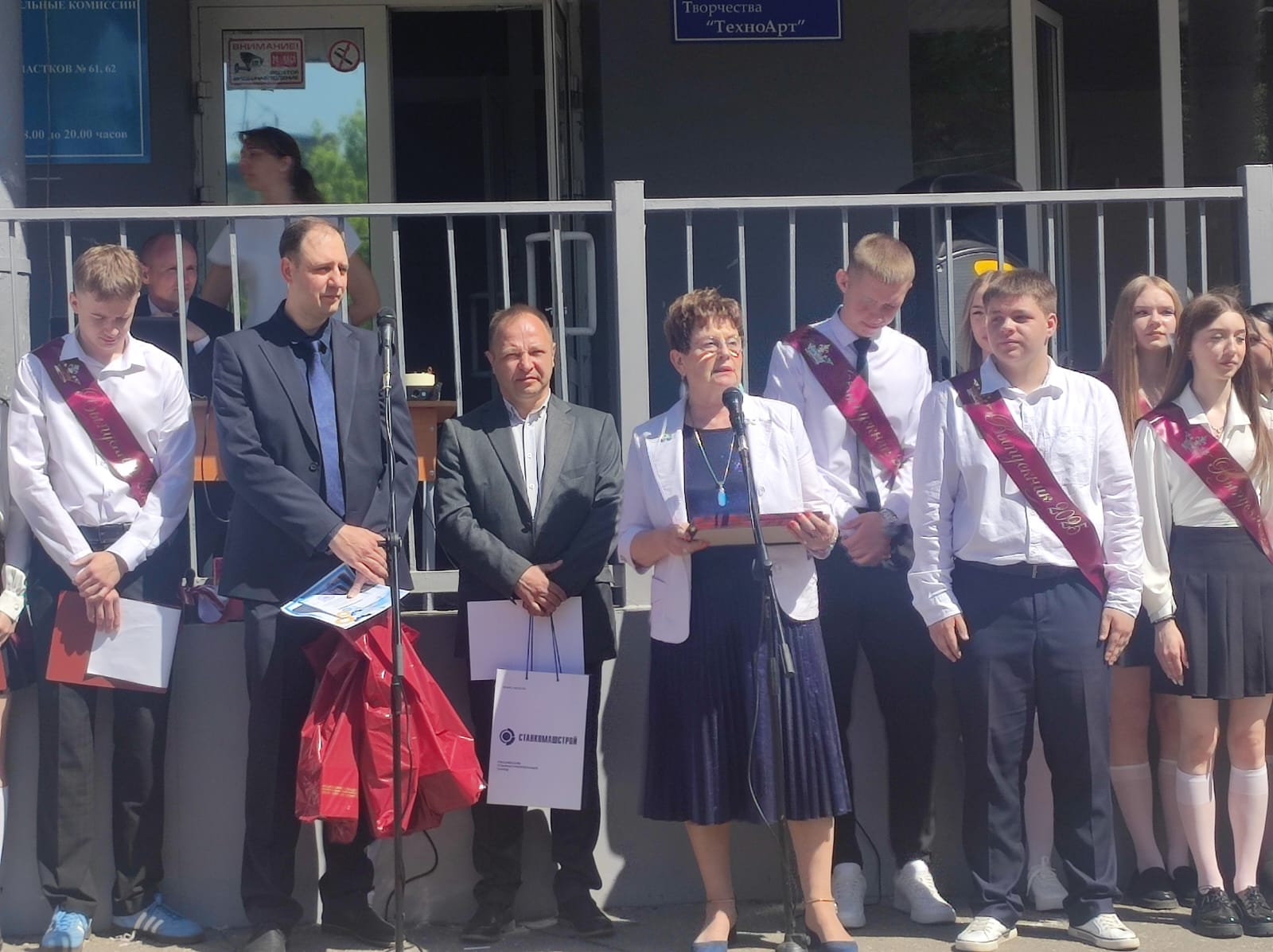 Декан ФВТ Приняла участие в «Последнем звонке» в МБОУ СОШ № 18 г. Пензы